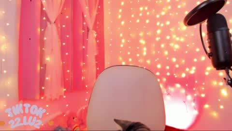 Snapshot of lucyy_peach chatting on 28, 1, 2025 LUCYY FROM HOME online show from 28, 1, 2025