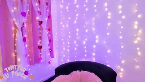 Snapshot of lucyy_peach chatting on 21, 2, 2025 LUCYY FROM HOME online show from 21, 2, 2025