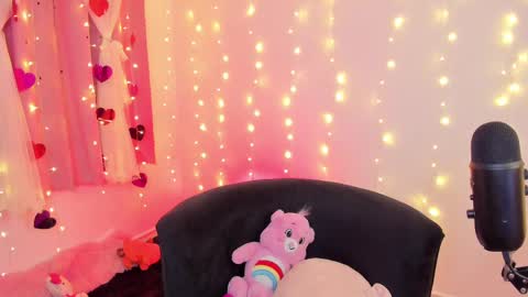 Snapshot of lucyy_peach chatting on 25, 2, 2025 LUCYY FROM HOME online show from 25, 2, 2025