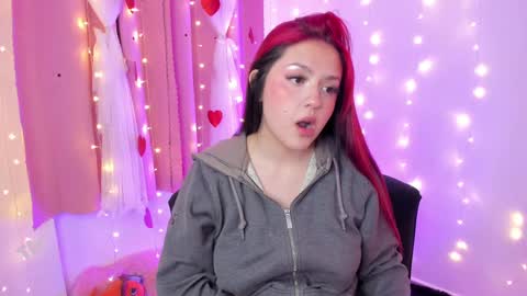 Snapshot of lucyy_peach chatting on 12, 3, 2025 LUCYY FROM HOME online show from 12, 3, 2025