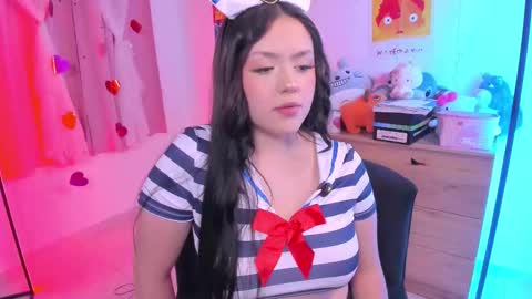 Snapshot of lucyy_peach chatting on 20, 9, 2025 LUCYY FROM HOME online show from 20, 9, 2025