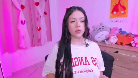 Snapshot of lucyy_peach chatting on 22, 9, 2025 LUCYY FROM HOME online show from 22, 9, 2025