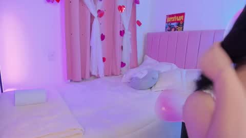 Snapshot of lucyy_peach chatting on 5, 10, 2025 LUCYY FROM HOME online show from 5, 10, 2025
