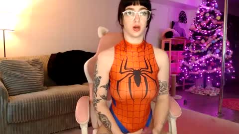 Snapshot of lucyyluvss chatting on 21, 12, 2024 Lucy online show from 21, 12, 2024