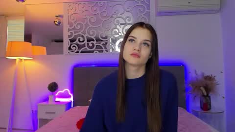 LuisaClover online show from 12, 2, 2026