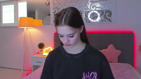 LuisaClover online show from 10, 4, 2026