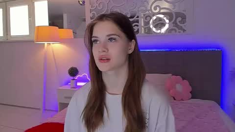 Snapshot of luisaclover chatting on 2, 5, 2026 LuisaClover online show from 2, 5, 2026
