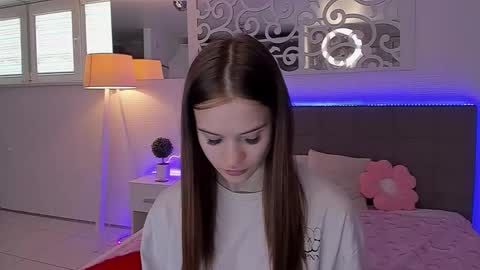 Snapshot of luisaclover chatting on 3, 5, 2026 LuisaClover online show from 3, 5, 2026
