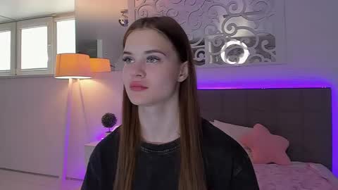 Snapshot of luisaclover chatting on 10, 5, 2026 LuisaClover online show from 10, 5, 2026