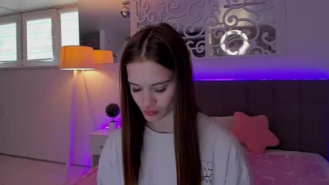 Snapshot of luisaclover chatting on 12, 5, 2026 LuisaClover online show from 12, 5, 2026