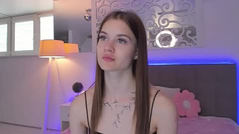 Snapshot of luisaclover chatting on 15, 5, 2026 LuisaClover online show from 15, 5, 2026