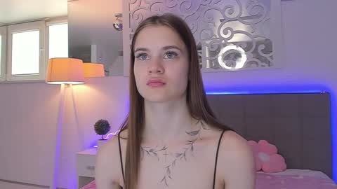Snapshot of luisaclover chatting on 18, 5, 2026 LuisaClover online show from 18, 5, 2026