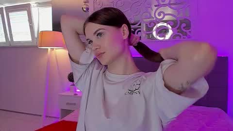 Snapshot of luisaclover chatting on 27, 5, 2026 LuisaClover online show from 27, 5, 2026