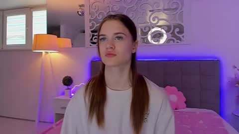 Snapshot of luisaclover chatting on 28, 5, 2026 LuisaClover online show from 28, 5, 2026