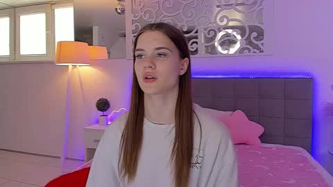 Snapshot of luisaclover chatting on 3, 6, 2026 LuisaClover online show from 3, 6, 2026