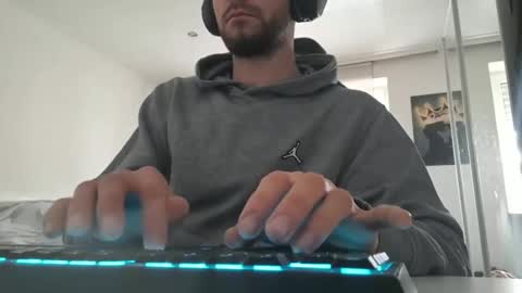 lukasschoetz online show from 2, 12, 2025