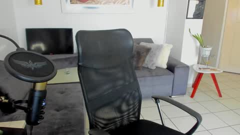 Lau  online show from 12, 2, 2025