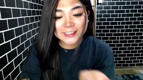 Kitty 3 online show from 23, 12, 2024