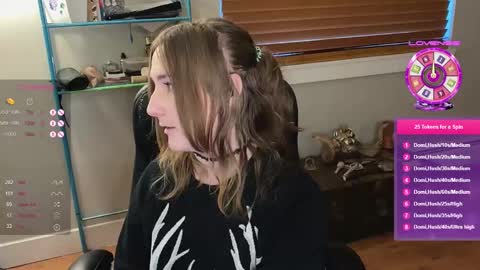 Snapshot of luluv chatting on 5, 3, 2025 Lulu online show from 5, 3, 2025