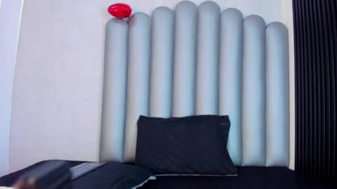 luna_bella_23 online show from 18, 4, 2026