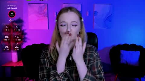 luna_berryy online show from 1, 4, 2026