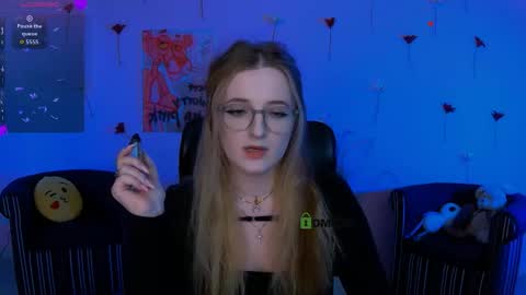 luna_berryy online show from 22, 4, 2026