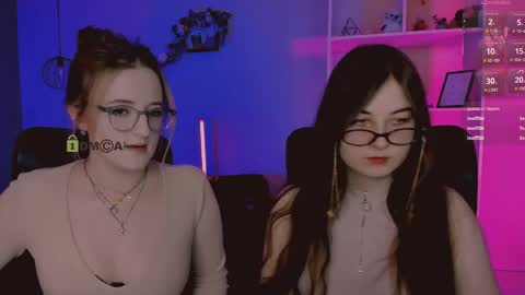 luna_berryy online show from 25, 4, 2026