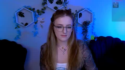 luna_berryy online show from 11, 6, 2026