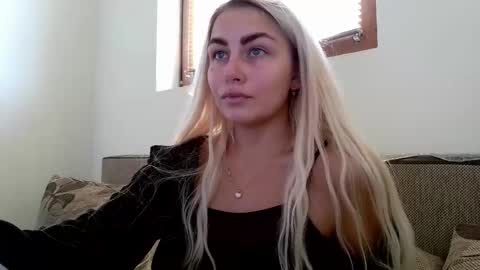 Snapshot of luna_blazer chatting on 4, 10, 2025 luna_blazer online show from 4, 10, 2025