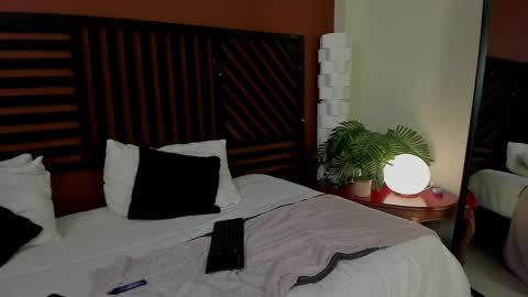 luna_cute14 online show from 25, 4, 2026