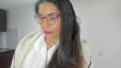 luna  online show from 24, 4, 2026