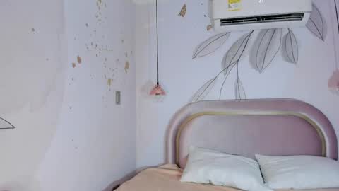 luna_ferrari online show from 12, 4, 2026