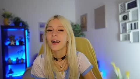 luna_grace18 online show from 3, 8, 2026