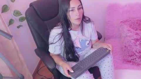 Snapshot of luna_lgomez chatting on 17, 5, 2026 luna online show from 17, 5, 2026