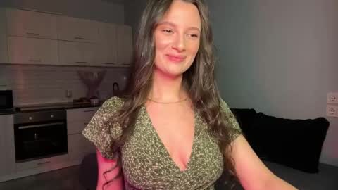 luna_raee online show from 11, 11, 2025