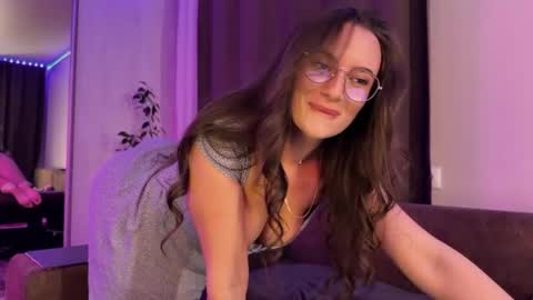 luna_raee online show from 20, 4, 2026