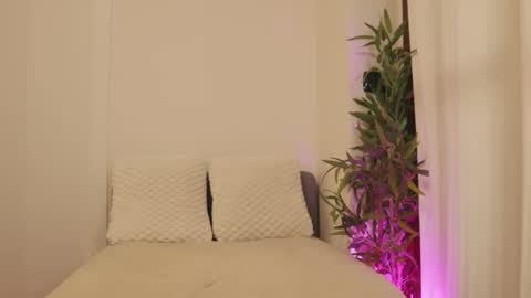 Luna Riva online show from 2, 2, 2026