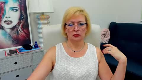 L u n a online show from 19, 6, 2026