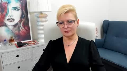 L u n a online show from 25, 7, 2026