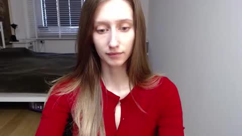 L U N A  online show from 23, 4, 2026