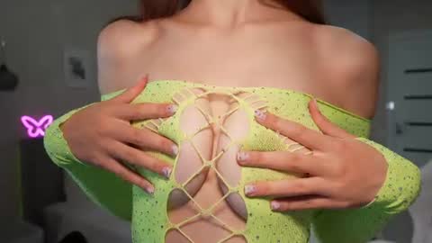 Snapshot of luna_yung chatting on 24, 6, 2026 Sweet Luna online show from 24, 6, 2026