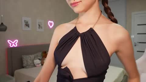 Snapshot of luna_yung chatting on 12, 7, 2026 Sweet Luna online show from 12, 7, 2026