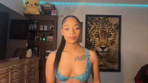 lunaa_11 online show from 13, 1, 2025