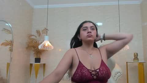 Luna Abril  online show from 6, 3, 2026