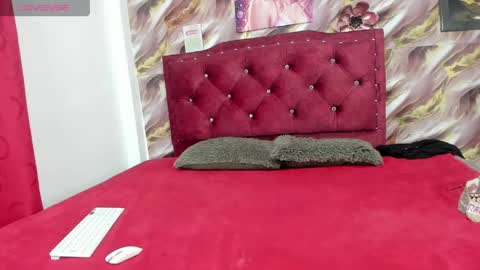 lunaawhitee online show from 28, 4, 2026