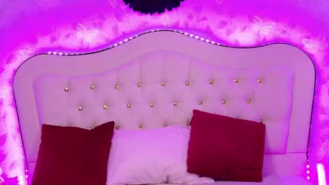 lunababe_ online show from 22, 4, 2026