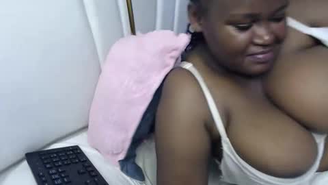 lunabloom01 online show from 6, 10, 2025