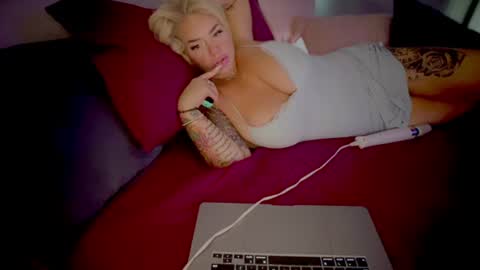 Luna Daddys Girl online show from 27, 6, 2026