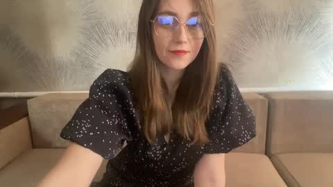 Snapshot of lunafeather chatting on 1, 4, 2026 lunafeather online show from 1, 4, 2026