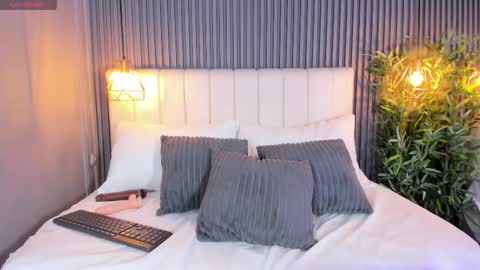 Luna  online show from 7, 2, 2026